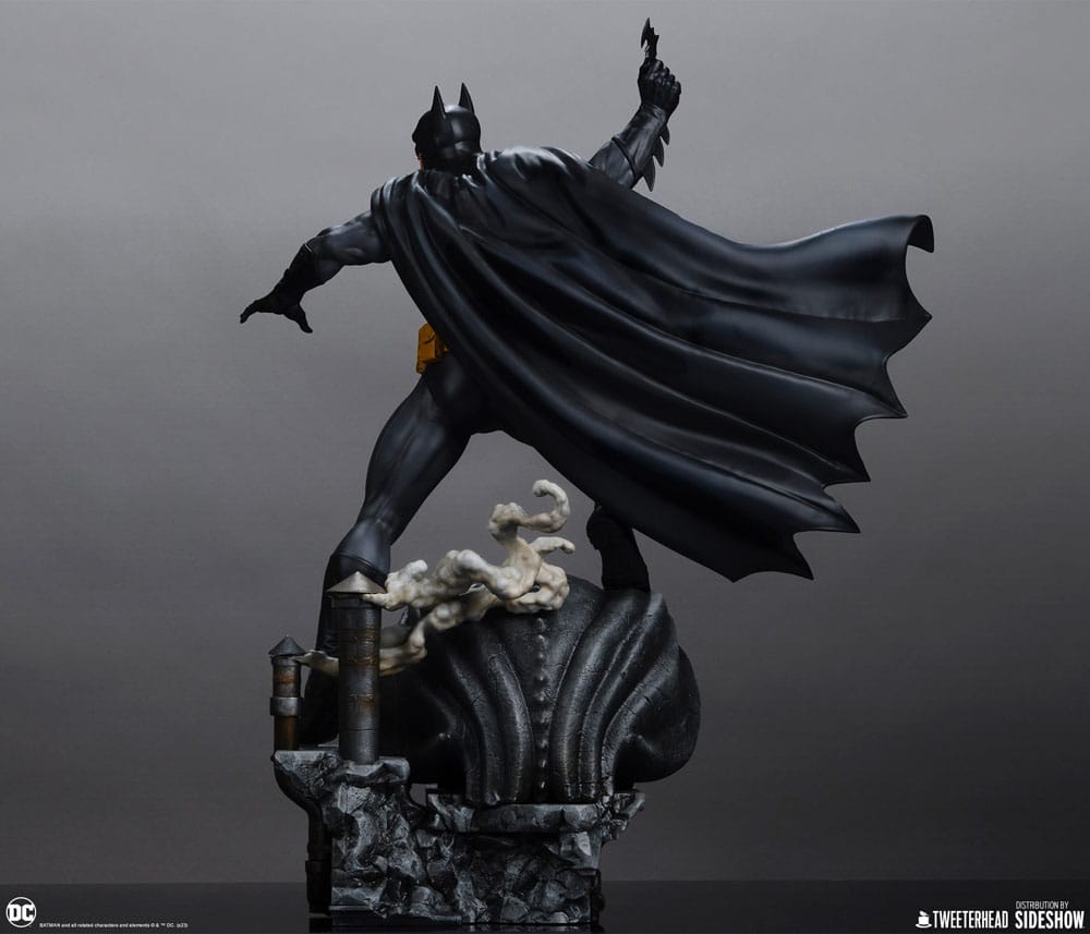 DC Comics Maquette 1/6 Batman (Black and Gray Edition) 50 cm